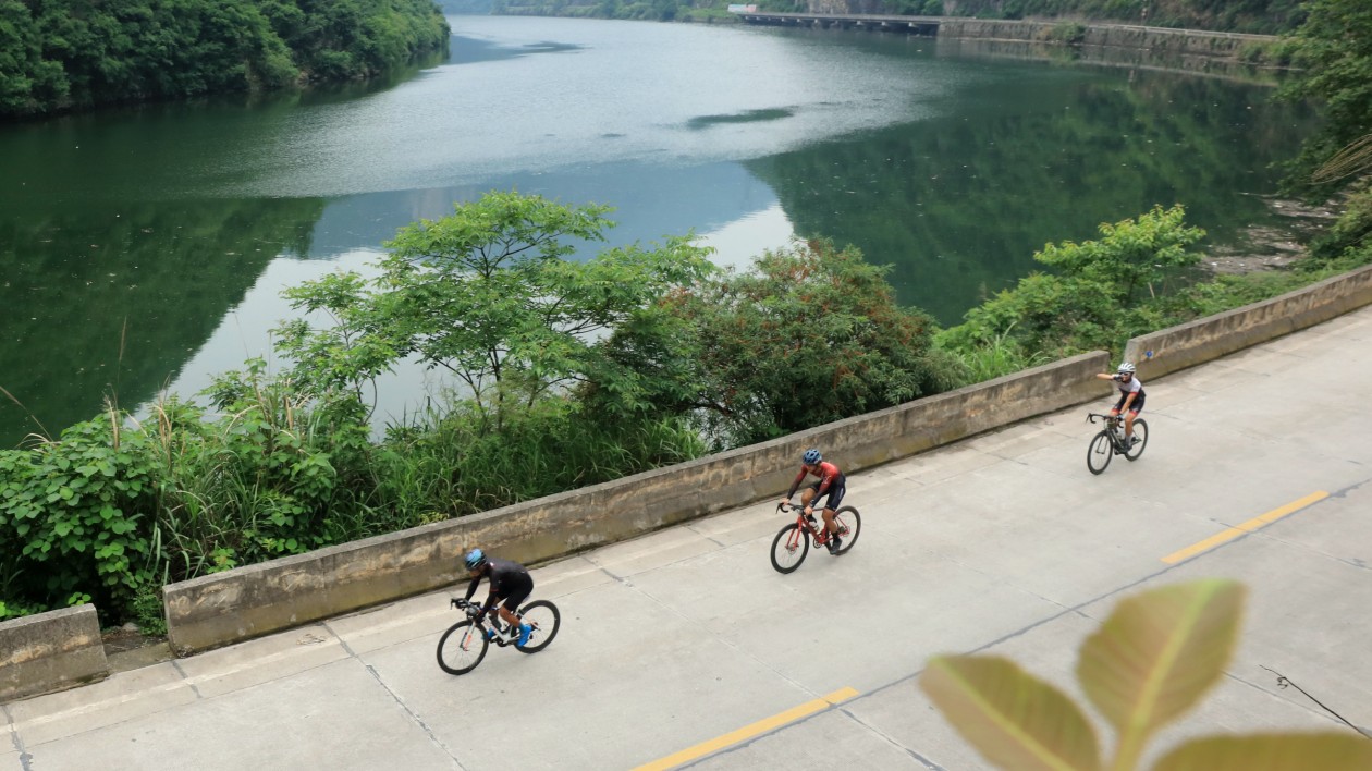 寧鄉(xiāng)至張家界國家森林公園300公里自行車騎行挑戰(zhàn)舉行