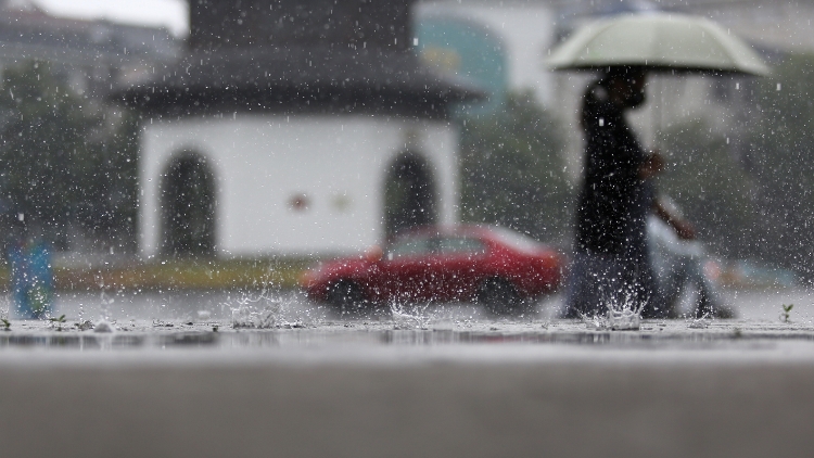 中央氣象臺(tái)：雙節(jié)假期即將開(kāi)啟 華西地區(qū)降雨較強(qiáng)注意出行安全