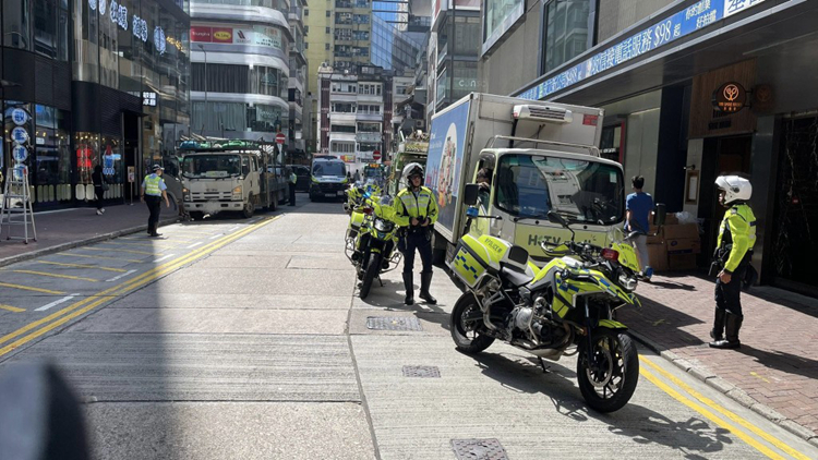 警方港島打擊貨車違例 發(fā)686張定額罰款單