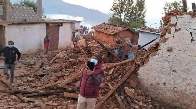 追蹤報道 | 尼泊爾西部地區(qū)地震已致133人死亡 140人受傷