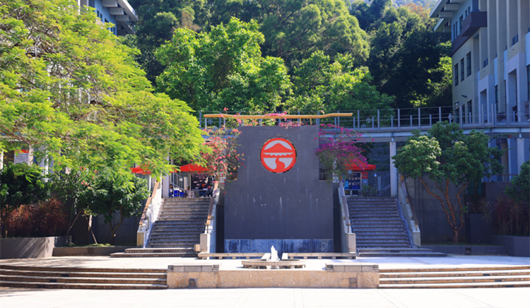 嶺南大學(xué)與曼徹斯特大學(xué)合辦中國(guó)高等教育大會(huì)  教育中的新空間和新地點(diǎn)：中國(guó)高等教育中的技術(shù)與創(chuàng)新