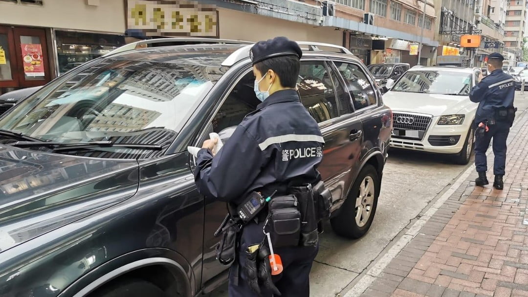 警方油尖區(qū)內(nèi)打擊違例泊車 派422張「牛肉乾」