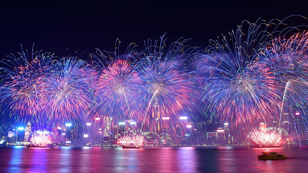 有片｜時(shí)隔4年農(nóng)曆新年煙花再於維港綻放