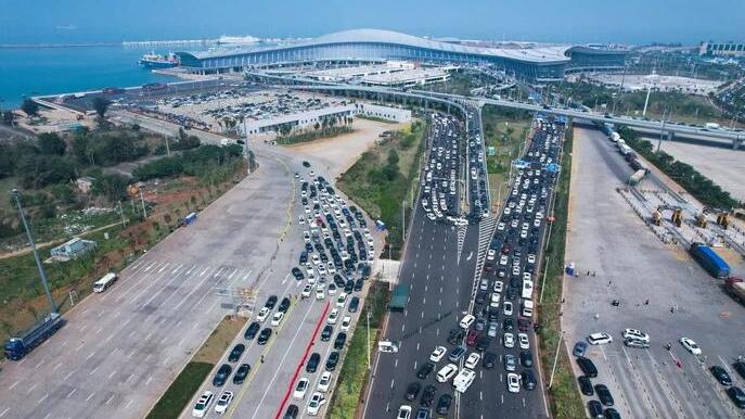 海口三港已恢復(fù)正常運(yùn)營 臨時待渡停車場19日晚將關(guān)閉