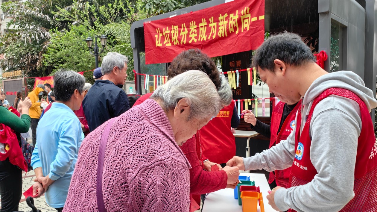 廈門白城社區(qū)舉辦元宵遊園活動