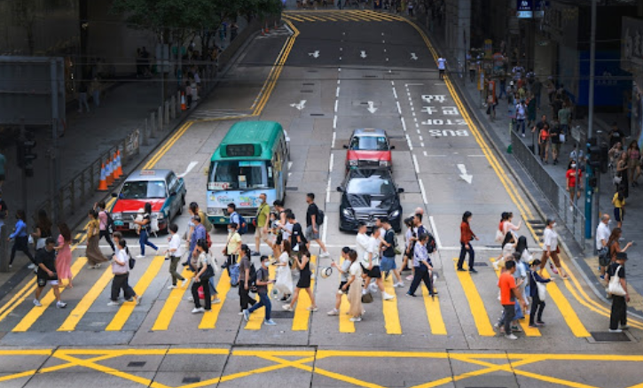 亂過(guò)馬路罰2000！警方18日起嚴(yán)打司機(jī)及行人違例行為