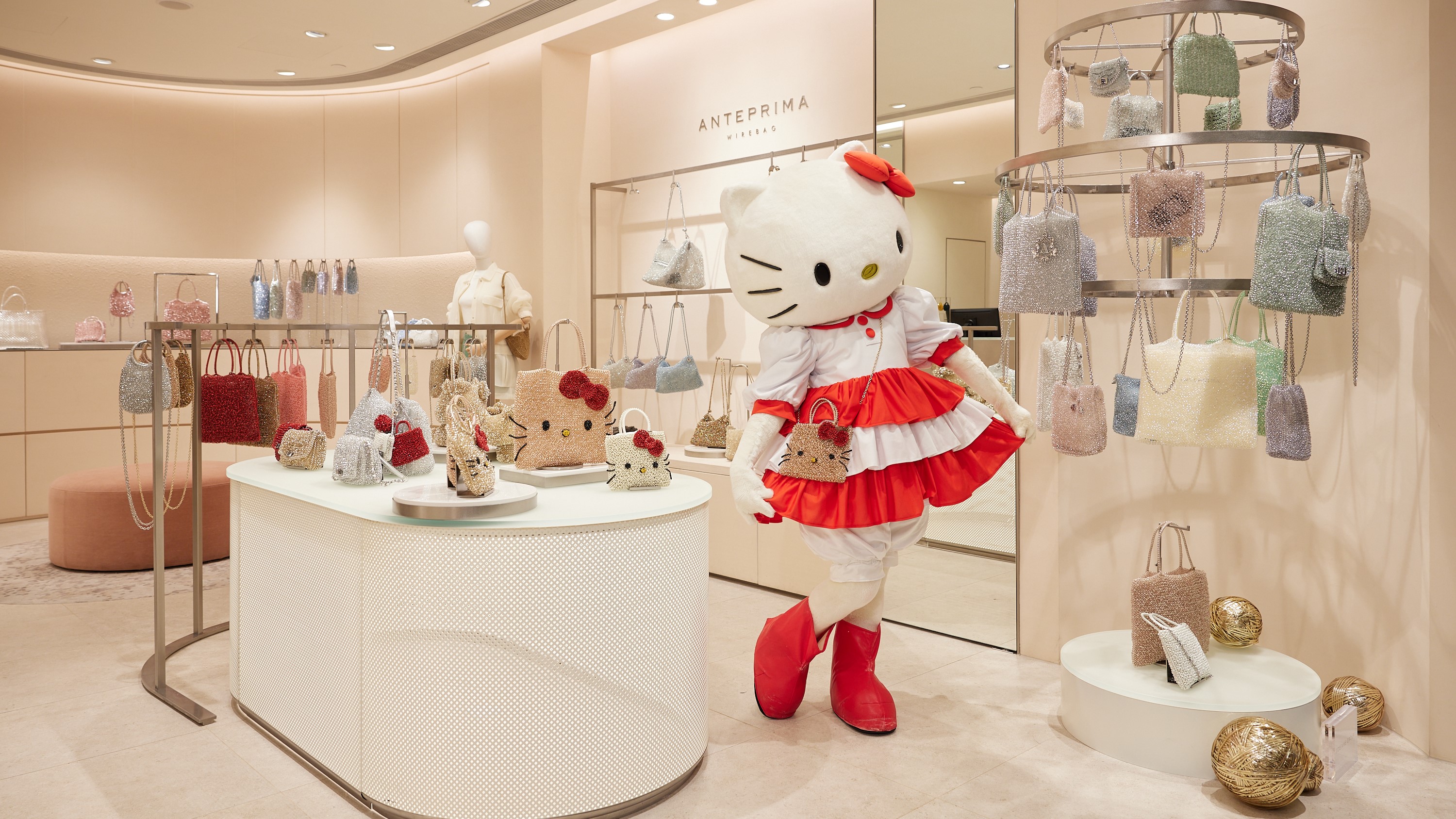 【時尚】粉絲注意！耀眼粉金色HELLO KITTY手袋登場