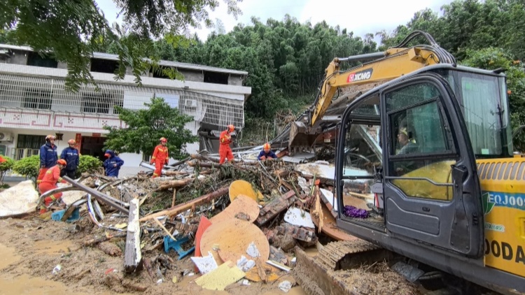 湖南衡陽南嶽區(qū)突發(fā)山體滑坡已致11人遇難