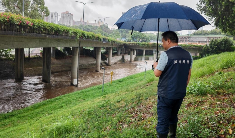 應(yīng)對局地暴雨 深圳各區(qū)「網(wǎng)格+氣象」築牢防線