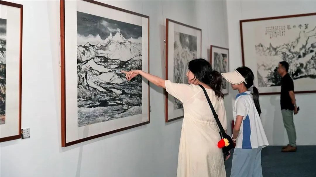 妙手執(zhí)畫筆·穿越大冰川 著名畫家畫冰川作品展亮相深圳