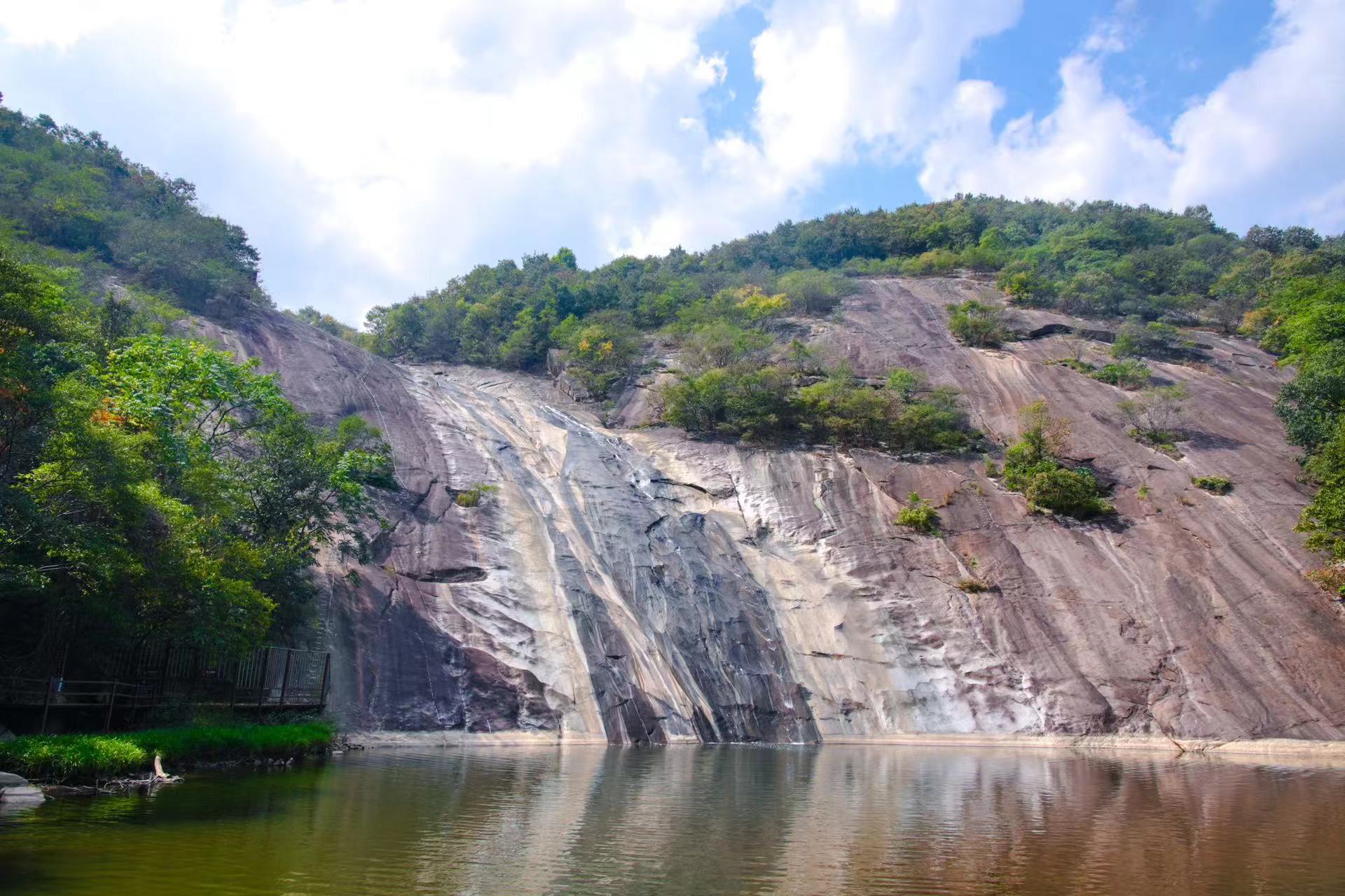 森林靜修 湖北隨州抱樸谷打造生態(tài)療養(yǎng)勝地