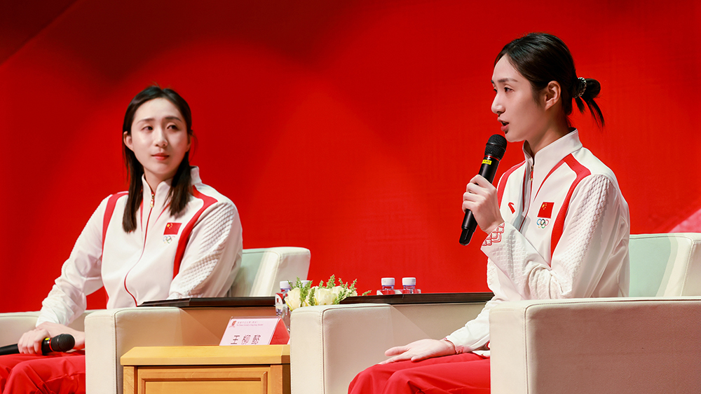 奧運(yùn)冠軍王柳懿、王芊懿走進(jìn)港中大（深圳） 勉勵學(xué)子追夢