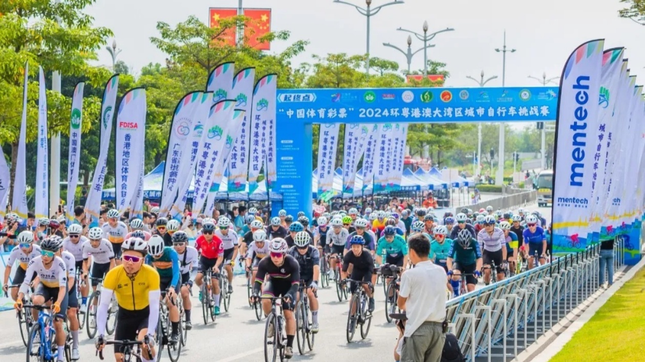 粵港澳近600名騎行選手馳騁濱海灣  選手讚旖旎風(fēng)光+良好賽道