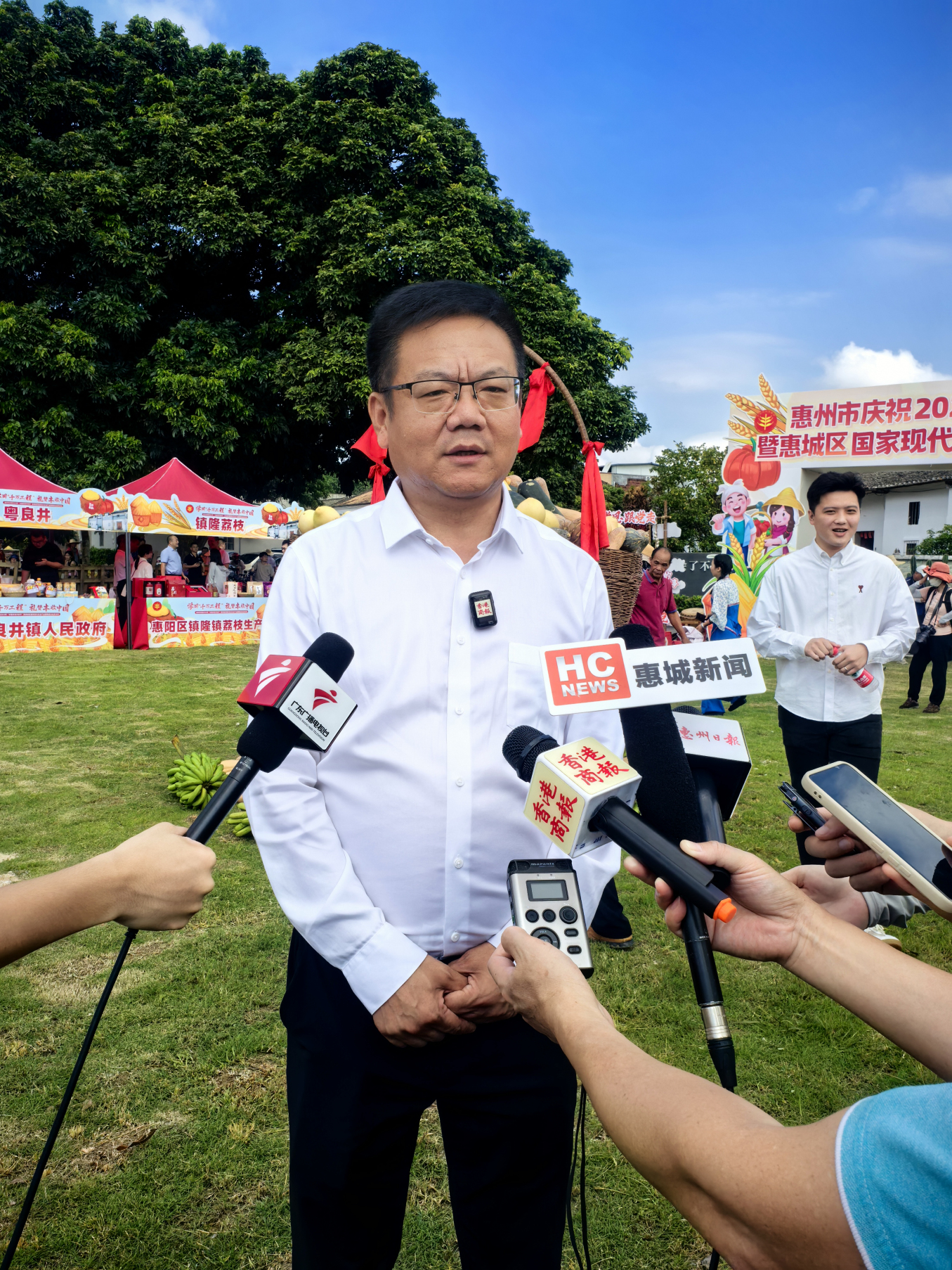 6、惠州市海順糧油食品有限公司總經(jīng)理盛吉強(qiáng)接受記者採(cǎi)訪(fǎng).jpg